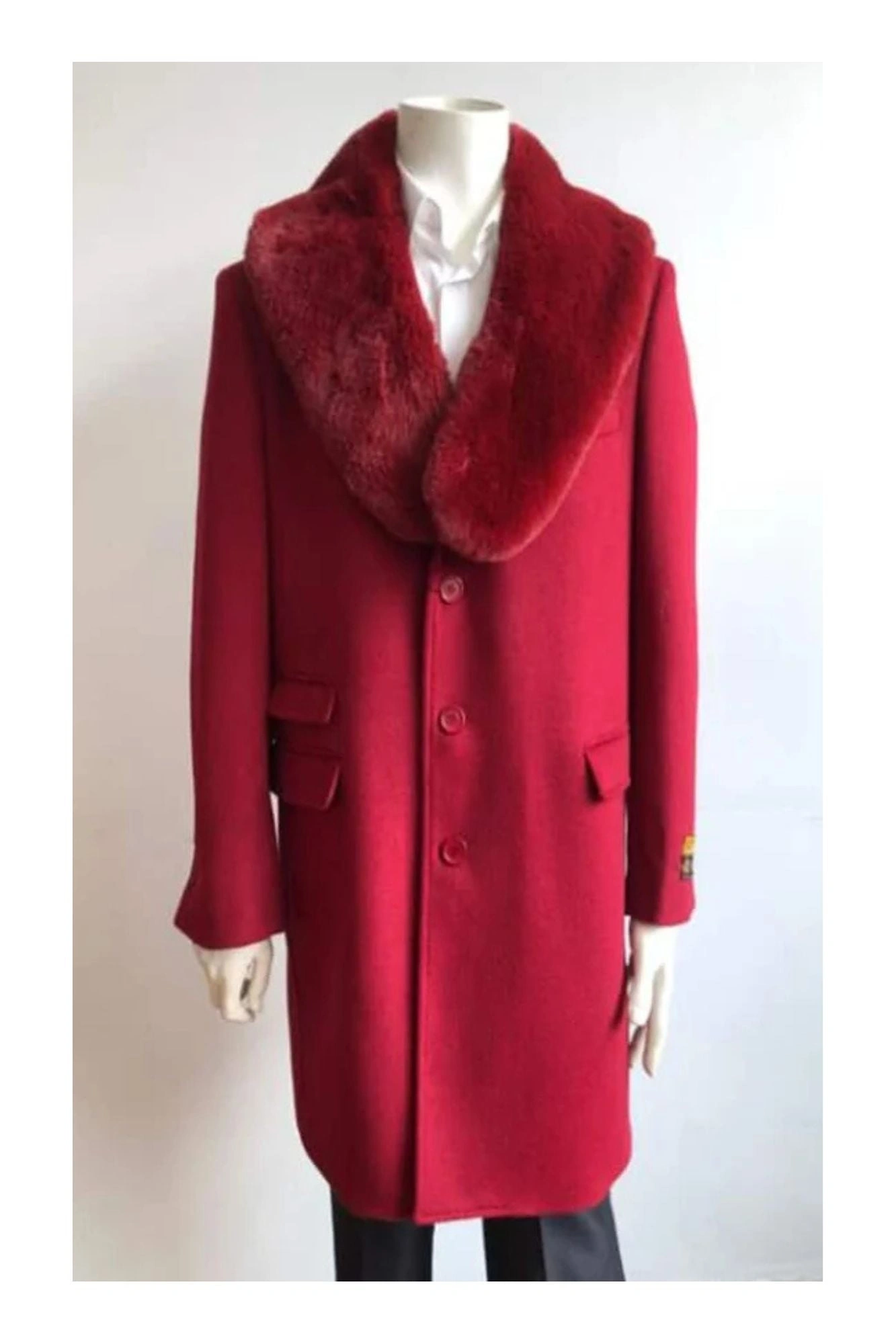 Abrigo rojo de lana para hombre: Elegancia invernal con estilo carcoat, tres cuartos.